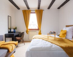 Cijela kuća/apartman Townhaus: 8 Bedroom, Sauna & Weinkeller (Rhens, Njemačka)