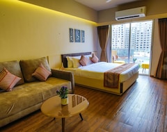 Hotel The Weekend Address (Surat, India)