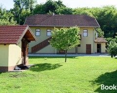 Toàn bộ căn nhà/căn hộ Ruralna Kuca Villa Zagorka Za Odmor Sa Bazenom I Bocalistem (Sveti Križ Začretje, Croatia)