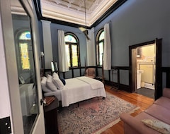 Entire House / Apartment 100-year-old Historic Downton Synagouge Spacious, Elegant, Comfy, Pet Friendly (Bainbridge, USA)