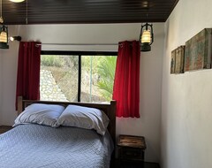 Casa/apartamento entero A Modern And Remote Retreat, Where Nature Thrives Amidst Contemporary Comforts. (San Vito, Costa Rica)