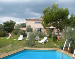 Toàn bộ căn nhà/căn hộ Beautiful Air-conditioned Villa With Private Pool Within Walking Distance Of Venasque (Venasque, Pháp)