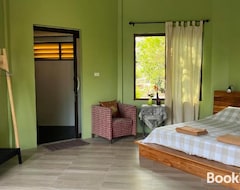 Bed & Breakfast Navari Homestay (Rayong, Thailand)