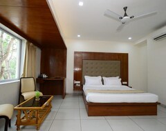 فندق Hotel The Windtree (Nagar Haveli, الهند)
