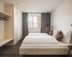 Cijela kuća/apartman Apartment Picea Am Ötzerhof 2 With Mountain View, Shared Garden And Wi-fi (Merano, Italija)