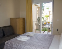 Koko talo/asunto Villa 50mt From Beach, Shared Pool,sea And Mountain View,1 Bedroom ,wifi,bbq (Drapanias, Kreikka)