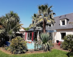 Toàn bộ căn nhà/căn hộ Maison Individuelle Avec Jardin Exotique, Piscine Proche Plages DÉbarquement (Lion-sur-Mer, Pháp)