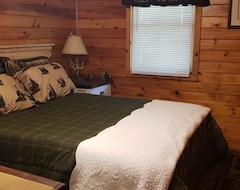 Entire House / Apartment Cozy Cabin Just Minutes From Area Lakes (Gainesville, USA)
