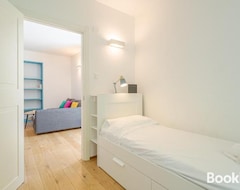 Casa/apartamento entero Genoa Quarto Dei Mille Roomy Flat (Génova, Italia)
