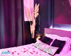 Koko talo/asunto Suite Passion - Jacuzzi Spa - Table De Massage - 1 Chambre (Saint-Étienne, Ranska)