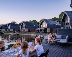 Cijela kuća/apartman Luxurious Detached Water Villa With Jetty (Oudemirdum, Nizozemska)