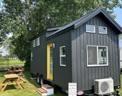 Koko talo/asunto Glamping In A Luxury & Dreamy Tiny Home (Carrying Place, Kanada)
