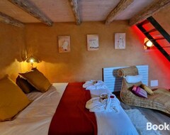 Hotel Secrets Love Room (Vézénobres, Francuska)