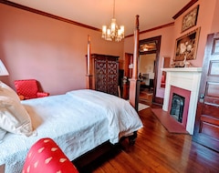 Entire House / Apartment Historic, Beautiful And Unique! Come Stay With Us In Buena Vista, Ga. (Buena Vista, USA)