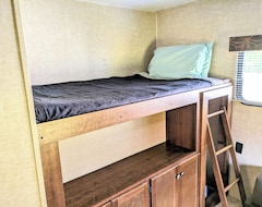 Camping site Spacious 2 Bedroom Bunkhouse Rv, Farm View, Family And Dog Friendly (Tuttle, USA)