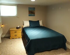 Toàn bộ căn nhà/căn hộ Paradise Homes - Beautiful 2-bedroom Unit (Tecumseh, Canada)