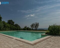 Cijela kuća/apartman Comfy Apartments In Montoro With Sun Lounger & Swimming Pool (Narni, Italija)