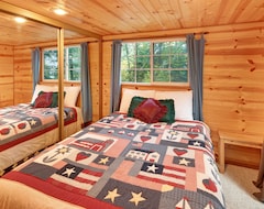 Casa/apartamento entero New Listing! Dog-friendly Wood Cabin W/ Full Kitchen & Free Wifi Near The Water! (Olga, EE. UU.)