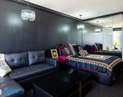 Khách sạn Designer Suites - Versace On View (Southport, Úc)