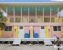 Tüm Ev/Apart Daire Charming Suite With Balcony And Bikes At Historic Sandpiper Inn (Sanibel Adası, ABD)