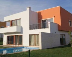 Toàn bộ căn nhà/căn hộ Villa Monica With Swimming Pool And 500M From The Obidos Lagoon (Cadaval, Bồ Đào Nha)