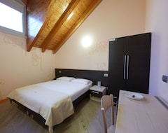 Cornelle Hotel (Valbrembo, Italy)