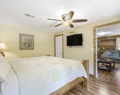 Cijela kuća/apartman New Listing Cozy Cottage | Private Pool & Hot Tub (Kirbyville, Sjedinjene Američke Države)