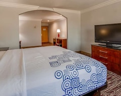 Khách sạn Surestay Plus Hotel By Best Western Benbrook Ft Worth (Fort Worth, Hoa Kỳ)