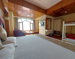 Khách sạn Brightland Hotel (Shimla, Ấn Độ)