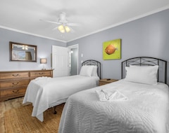 Hotel Comfy, Roomy, Cape Coddages Ii Oceanfront On Surfside Beach (Surfside Beach, USA)