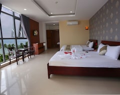Hotel The Moon  Nha Trang (Nha Trang, Vietnam)