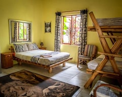 Bed & Breakfast Kuboboyi River Lodge (Port Edward, Nam Phi)