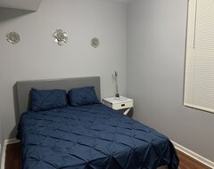 Cijela kuća/apartman Comfy 4 Bedroom Apartment In The Center Of Chicago! 15 Mins From Downtown! (East Chicago, Sjedinjene Američke Države)