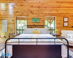 Casa/apartamento entero Idyllic Riverfront Cabin With Outdoor Oasis! (Collins, EE. UU.)