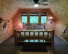Entire House / Apartment Serenity At The Pine House: Get Away From It All (Gaylord, USA)