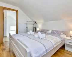 Koko talo/asunto 3 Bedroom Accommodation In Gracec (Brckovljani, Kroatia)