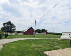 Entire House / Apartment Waltons Prairie Farmhouse--every Hunters Dream! (Valley Falls, USA)