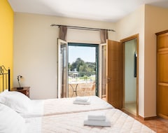 Cijela kuća/apartman Thalassa - Luxury 2 Bedroom House With Shared Swimming Pool In Corfu (Agios Mathaios, Grčka)