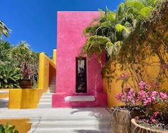 Hele huset/lejligheden A Mexican Oasis Of Artistry + Style With Private Stairs To Beach And Boat. (Careyes, Mexico)
