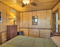 Entire House / Apartment Lodge On 240 Acres W/ Deck, Grill & Fire Pit! (Triplett, USA)