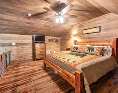 Koko talo/asunto Rustic Remote Romantic Log Cabin Getaway With Hot Tub! (Talking Rock, Amerikan Yhdysvallat)