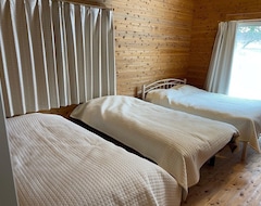 Hele huset/lejligheden The Bedroom Has 1 Double Bed And 2 Single Beds Do / Takashima Shiga (Takashima, Japan)