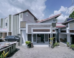 Urbanview Hotel Syariah Ratu Kuring Gisting by RedDoorz (Tanggamus, Indonesia)