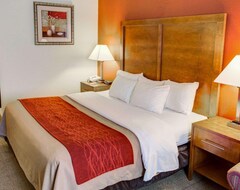 Khách sạn Comfort Inn & Suites North Greenfield (Greenfield, Hoa Kỳ)