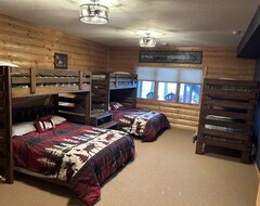 Entire House / Apartment Exceptional Round Lake Cabin Offered For The First Time! (Hayward, USA)