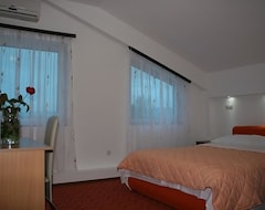 Hotel Aura (Mostar, Bosnia and Herzegovina)