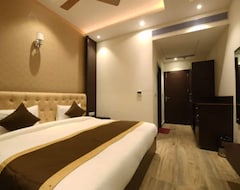 Khách sạn Hotel V Grand (Bareilly, Ấn Độ)