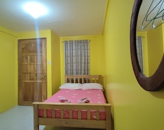 Hotel R & R (Rest & Relax) Guesthouse (Larena, Filipini)
