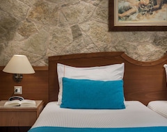 Hotel Elotis Suites (Agia Marina, Grecia)