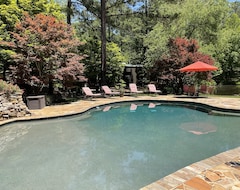 Entire House / Apartment Spacious Private Lakeside Home - Waterfall Pool 11 Miles From Campus (Moundville, USA)